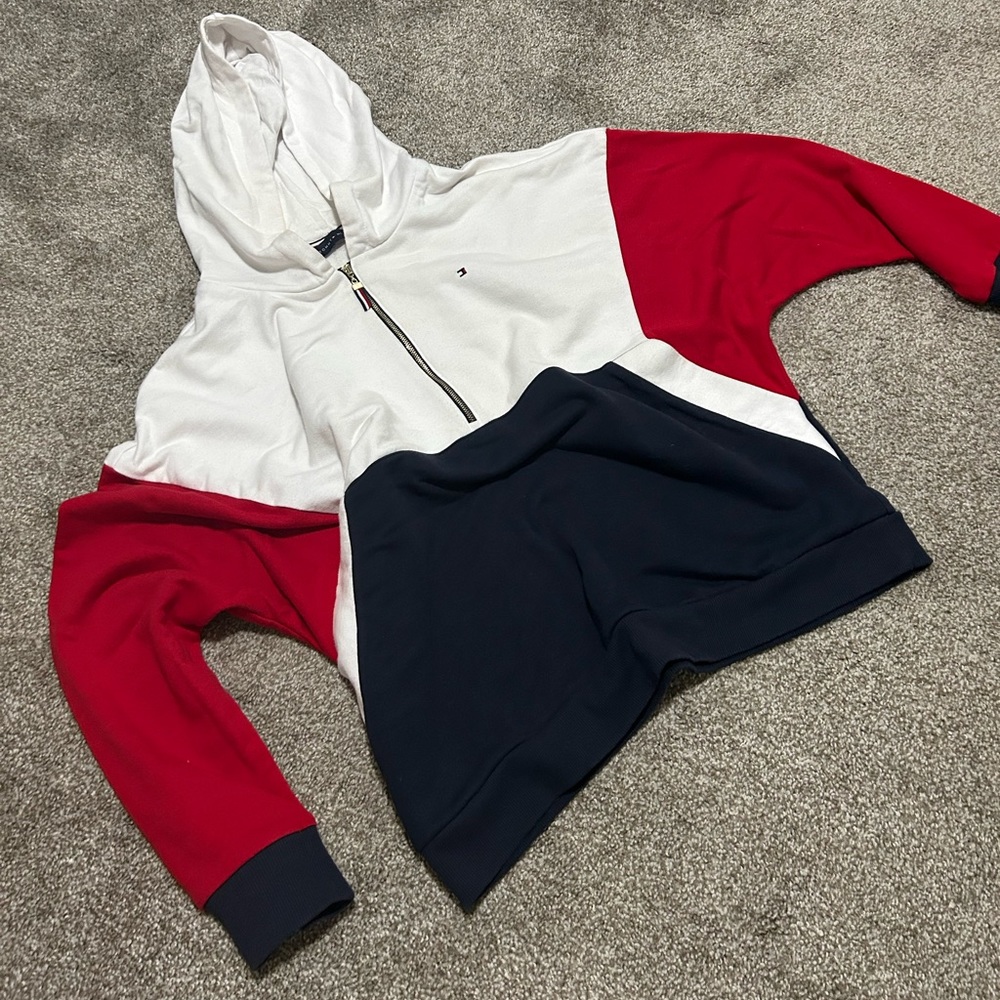 Over sized Tommy Hilfiger Hoddie!!